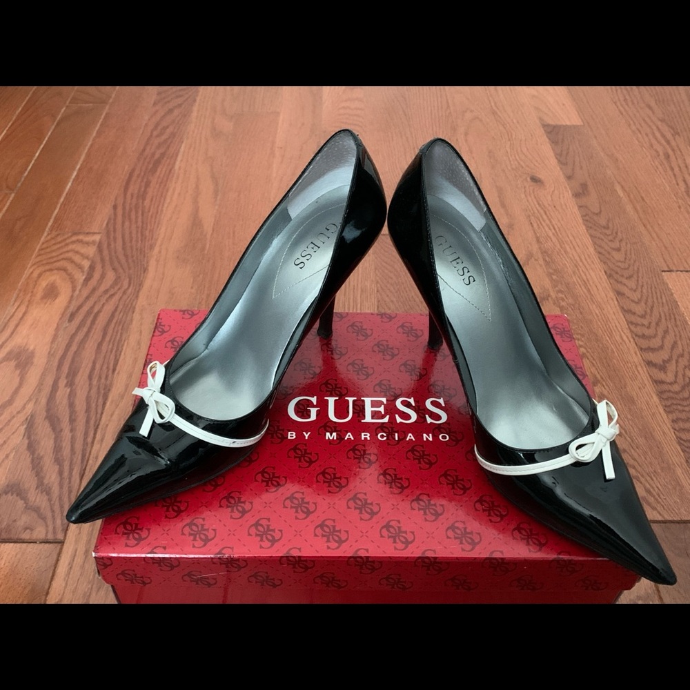 Guess black patent pump